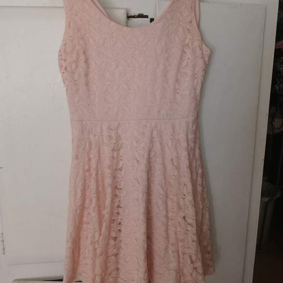 Beautiful Dress - Picture 8 of 9